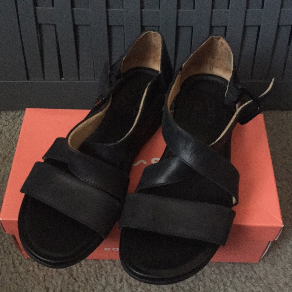 NATURALIZER LEATHER WIDE WIDTH BLACK SANDALS